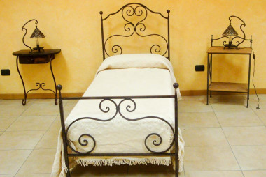 Romantico letto a una piazza in ferro battuto lavorato a mano - Acquista Aladin Singolo by Artigianfer Spello