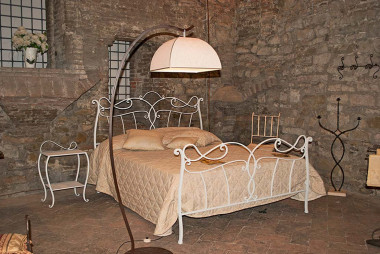 The hand-wrought iron bed in exhibition at the Rocca Paolina in Perugia - Buy Artemisia by Artigianfer Spello