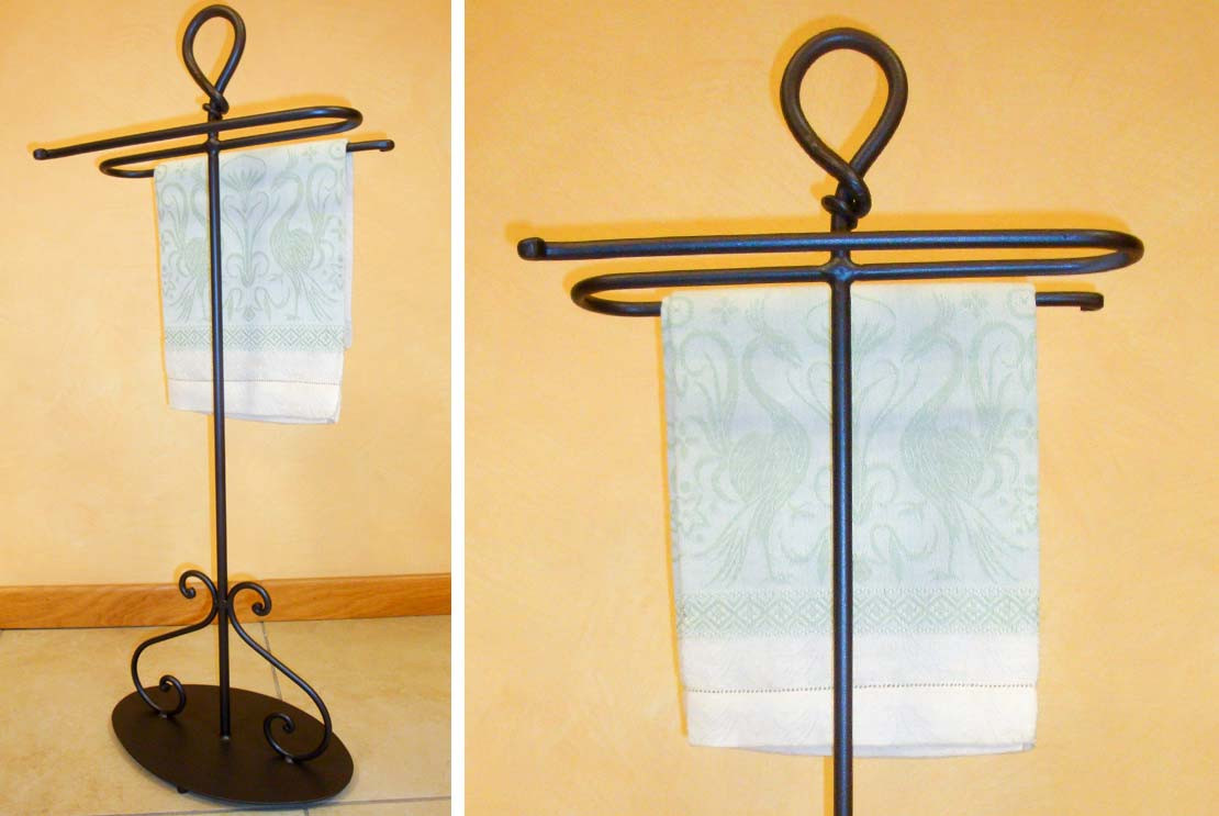 Piantana porta asciugamani con 2 porta salviette in ferro battuto - Acquista Malta Artigianfer Spello