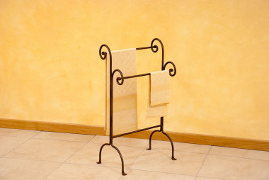Floor towel rack 2-arms in hand-forged wrought iron - Buy Siviglia by Artigianfer Spello