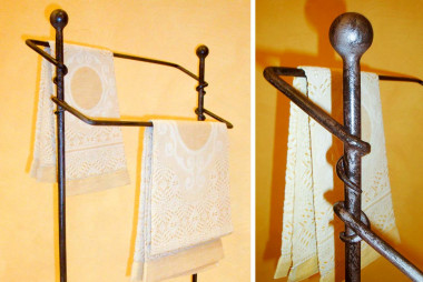 Floor towel rack 2-arms in in Provencal style - Buy Amburgo by Artigianfer Spello