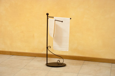 Free-standing towel rack 2-arm in handcrafted wrought iron - Buy Arena by Artigianfer Spello