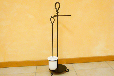 Roll and toilet brush holder in wrought iron for country style bathrooms - Buy Rodi by Artigianfer Spello