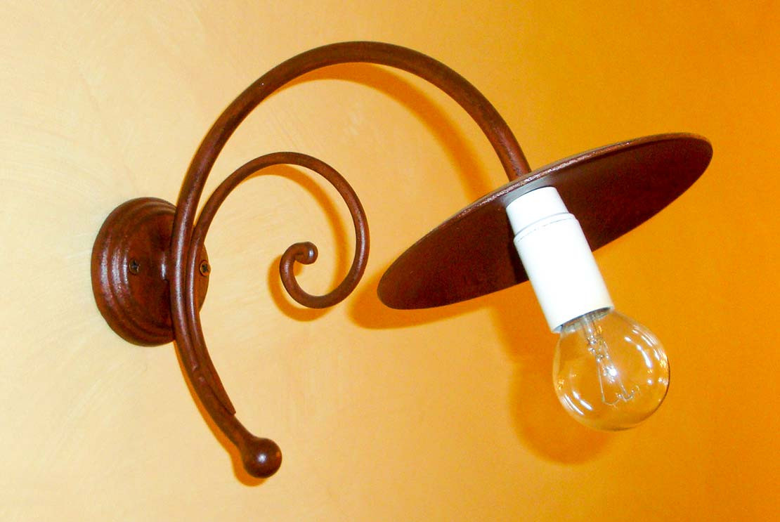 Hand-forged wrought iron 1-bulb wall lamp metal saucer - Buy Artù Applique by Artigianfer Spello