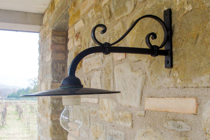 Hand-forged wrought iron outdoor wall-mounted arm light in italian style - Buy Gonzaga a parete by Artigianfer Spello Italy