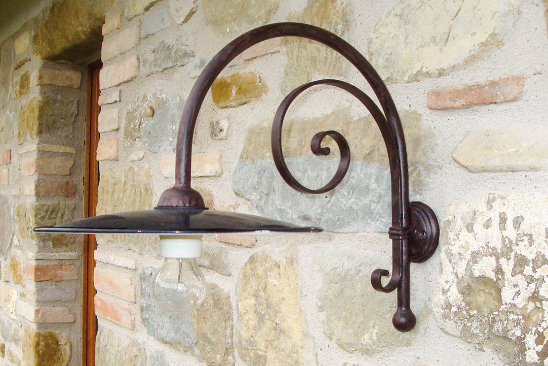 Wall-mounted lamp in hand forged wrougt iron - Buy Arena by Artigianfer Spello Italy