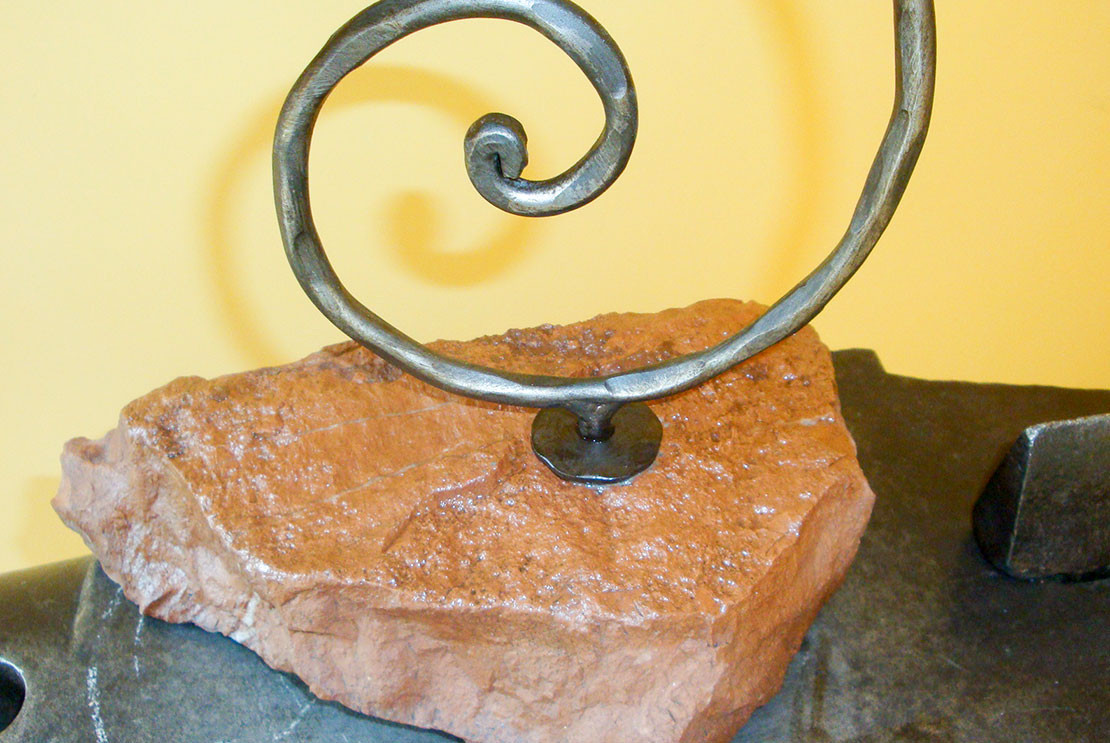 Hand wrought iron bottle wine rack Subasio Artigianfer Spello