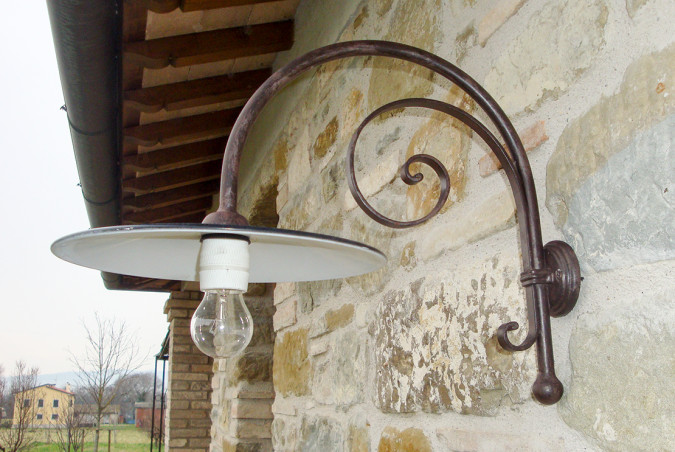 Wall-mounted lamp in hand forged wrougt iron - Buy Arena by Artigianfer Spello Italy