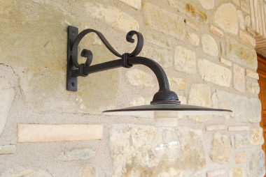 Hand-forged wrought iron outdoor wall-mounted arm light in italian style - Buy Gonzaga a parete by Artigianfer Spello Italy