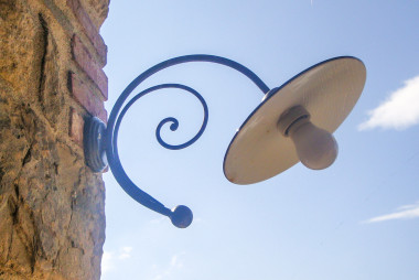 Lampada da parete per esterni in ferro battuto forgiato a mano - Acquista Impero by Artigianfer Spello Italy