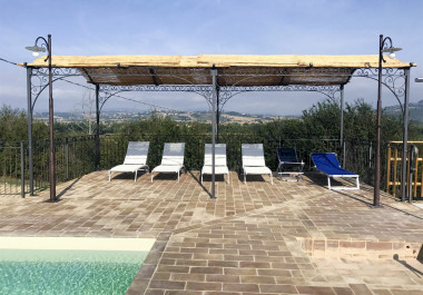 Important lamp post that creates a large lighting area the pool area - Buy Impero single-arm by Artigianfer Spello Italy