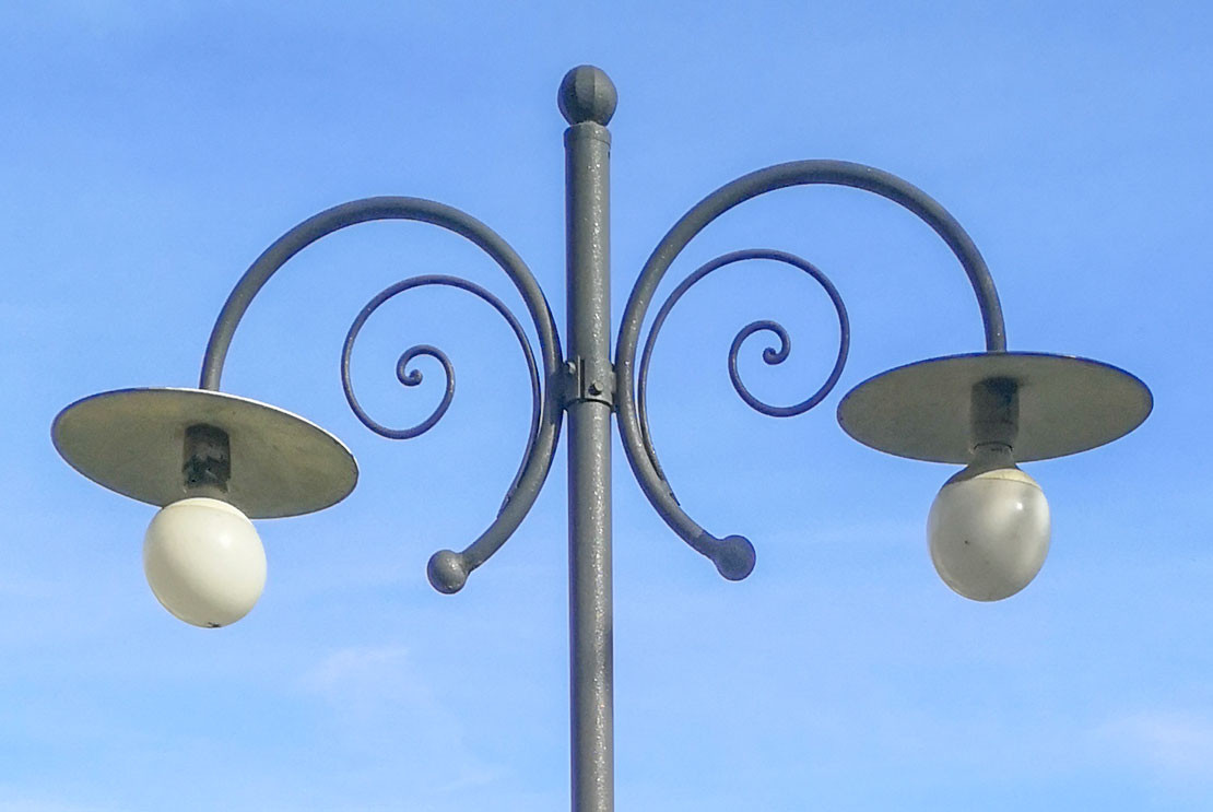 2-arm garden lamp post in hand-forged wrought iron - Buy Impero 2-arm by Artigianfer Spello Italy