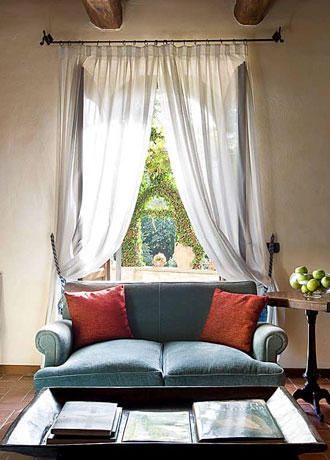 Wrought iron furnishing accessories: curtain rods - Artigianfer Umbria Italy
